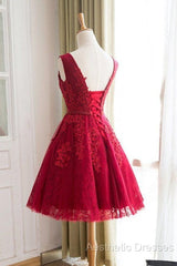 A-Line Knee-Length Red Tulle Homecoming Dresses With Appliques