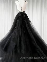 A-line/Princess V-neck Court Train Tulle Wedding Dresses with Appliques Lace