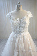 Elegant Long A-Line Bateau Backless Appliques Lace Tulle Wedding Dresses