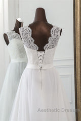 Elegant Long A-line Jewel Tulle Appliques Lace Wedding Dresses