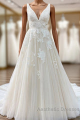 Elegant Long Princess V-neck Tulle Backless Wedding Dresses with Lace