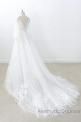 Long A-line V-neck Appliques Lace Tulle Backless Wedding Dresses with Sleeves