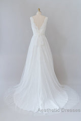 Long A-line V-neck Lace Tulle Backless Wedding Dresses