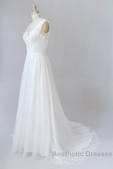 Long A-line V-neck Lace Tulle Backless Wedding Dresses