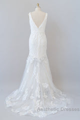 Long Mermaid V-neck Appliques Tulle Lace Wedding Dresses