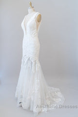 Long Mermaid V-neck Appliques Tulle Lace Wedding Dresses