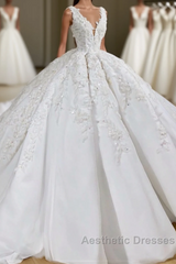 Luxurious V Neck Appliques Princess Ball Gown Delicate Wedding Dresses