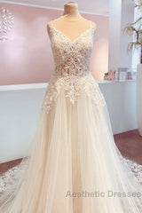 Romantic Long A-Line Spaghetti Straps Appliques Lace Backless Wedding Dresses