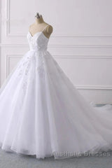 Spaghetti-Straps V-Neck Wedding Dresses With Lace Appliques