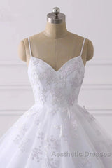 Spaghetti-Straps V-Neck Wedding Dresses With Lace Appliques