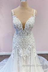 Stunning Long A-Line Tulle Sweetheart Appliques Lace Wedding Dresses