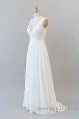 V-neck Appliques Chiffon A-line Wedding Dresses