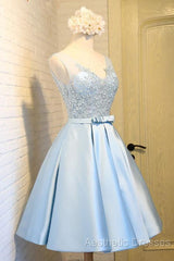 V-Neck Knee-Length Light Blue Satin Homecoming Dresses With Appliques